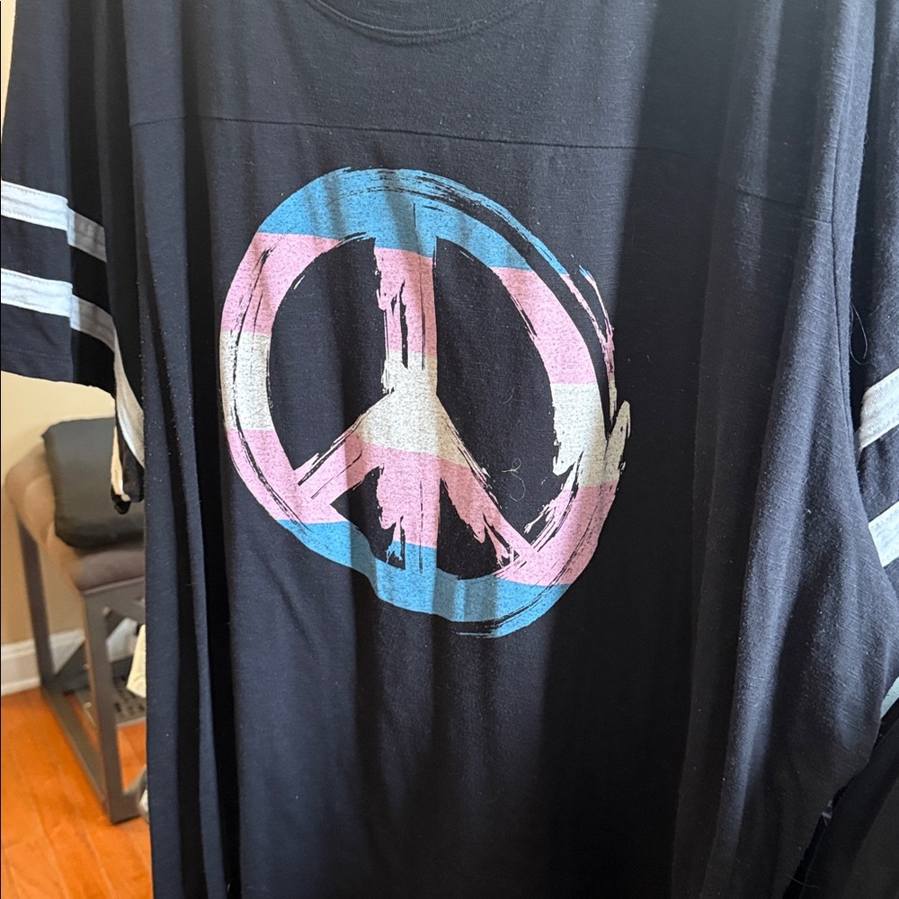 Torrid tee. Super cute peace sign. Sz 6 NWOT - Picture 7 of 7